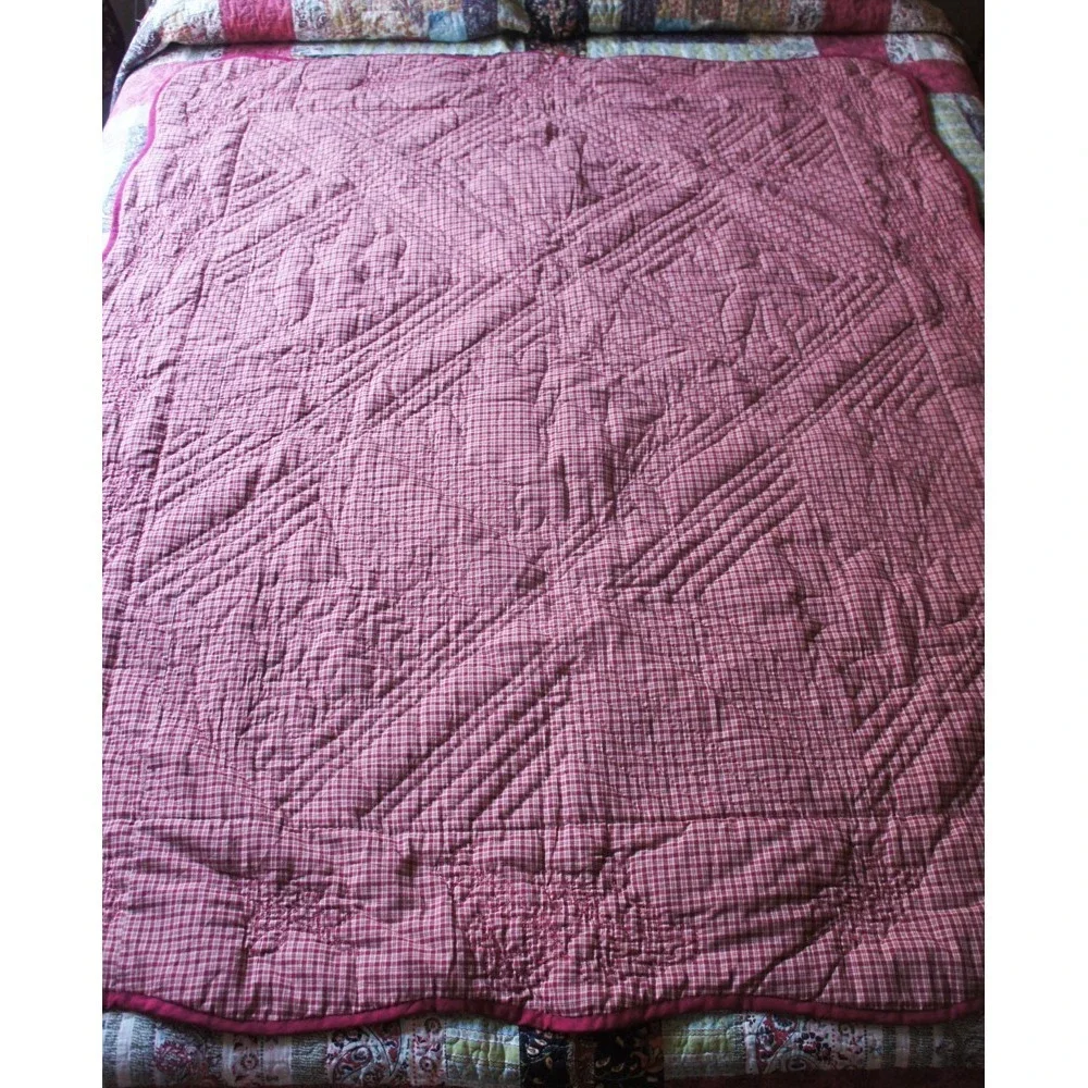 A Gorgeous Embroidered Christmas Evergreens Quilt with Mistletoe and Holly 60x50